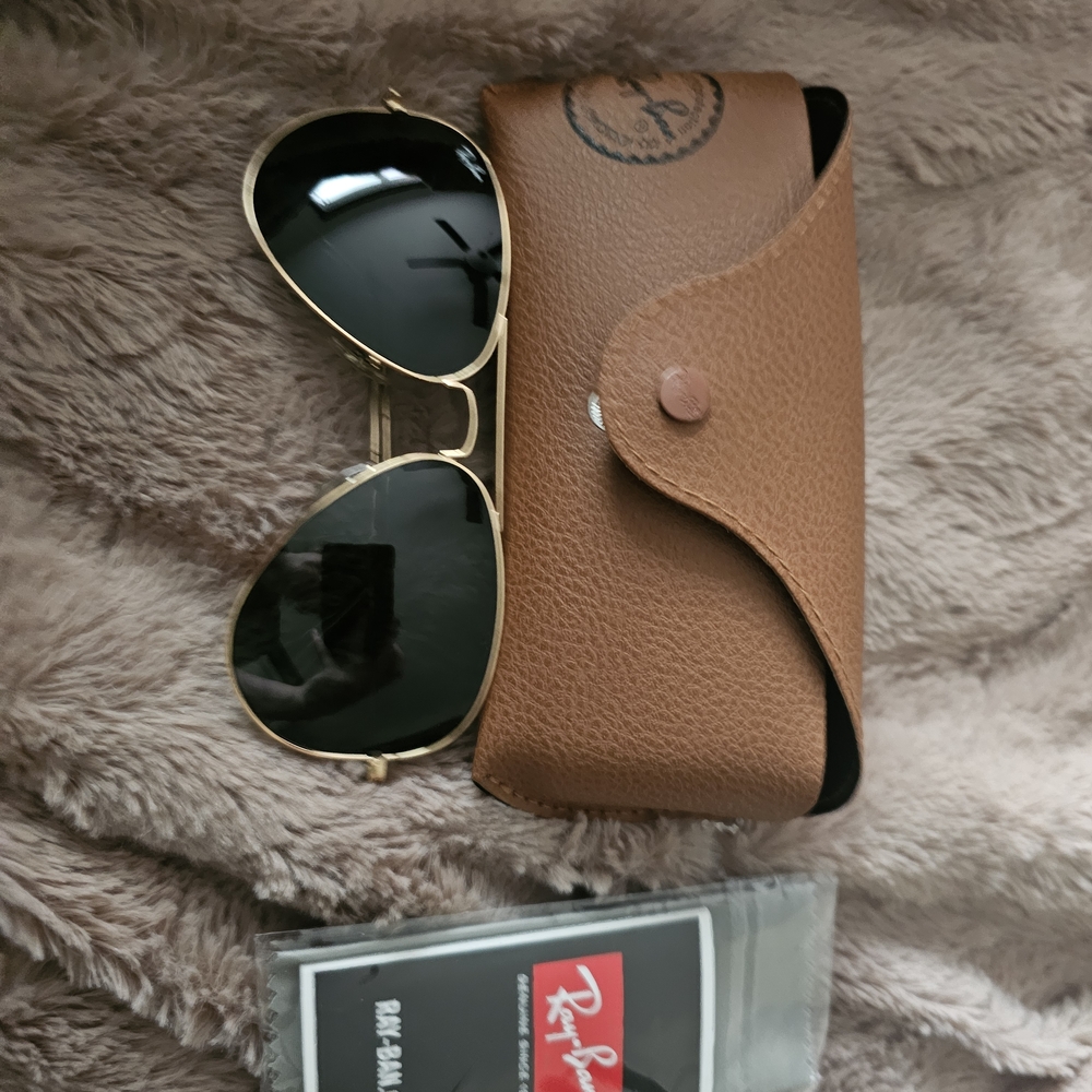 Aviator Ray- Bans With Gold Trim